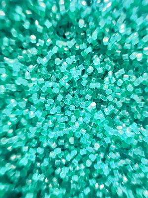 Kırmızı Plastik Patlama Medyası 0.5*0.5mm Deburring İşlenmiş Ölçme döküm parçaları